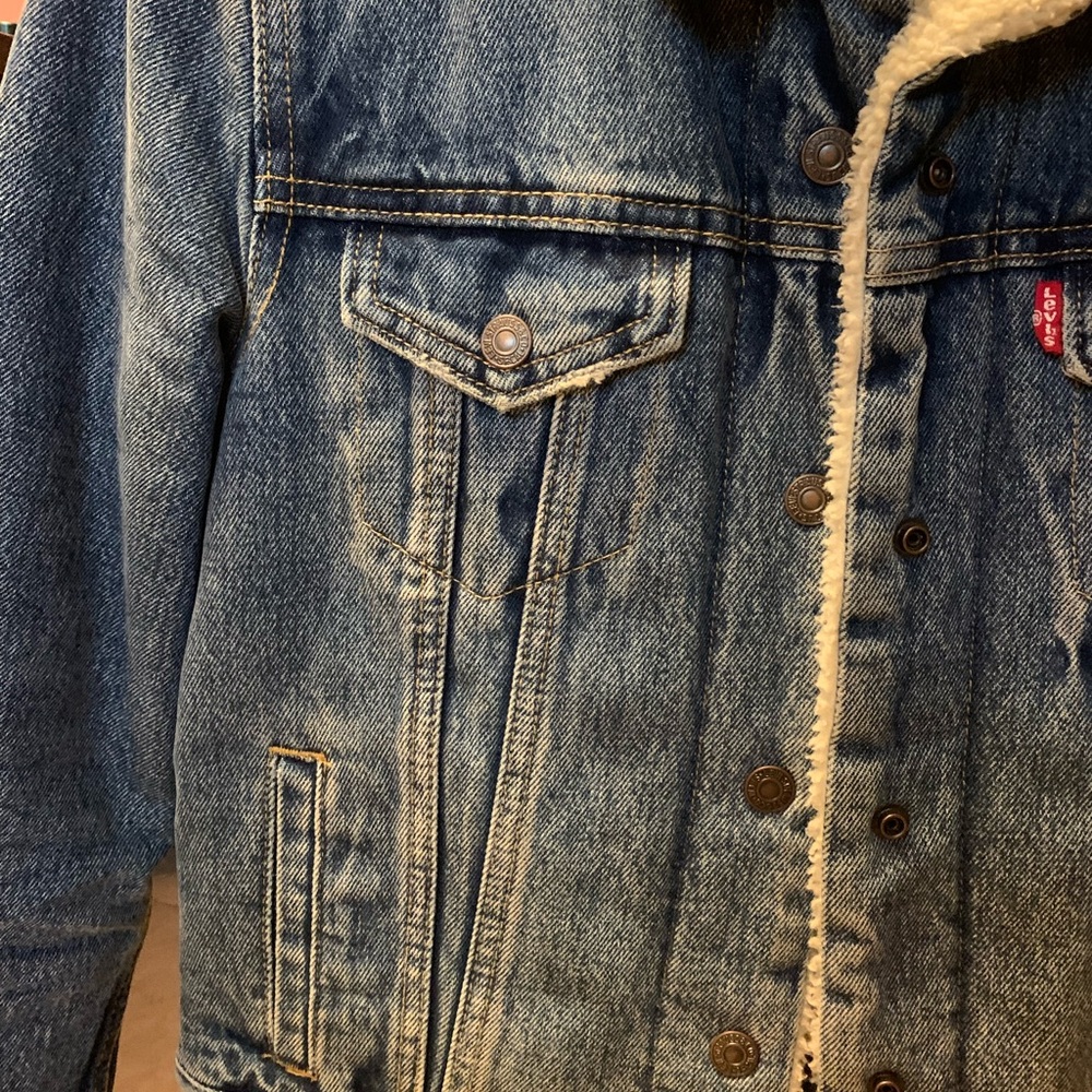 Authentic Levi’s Shearling Lined Denim Jacket. Si… - image 5